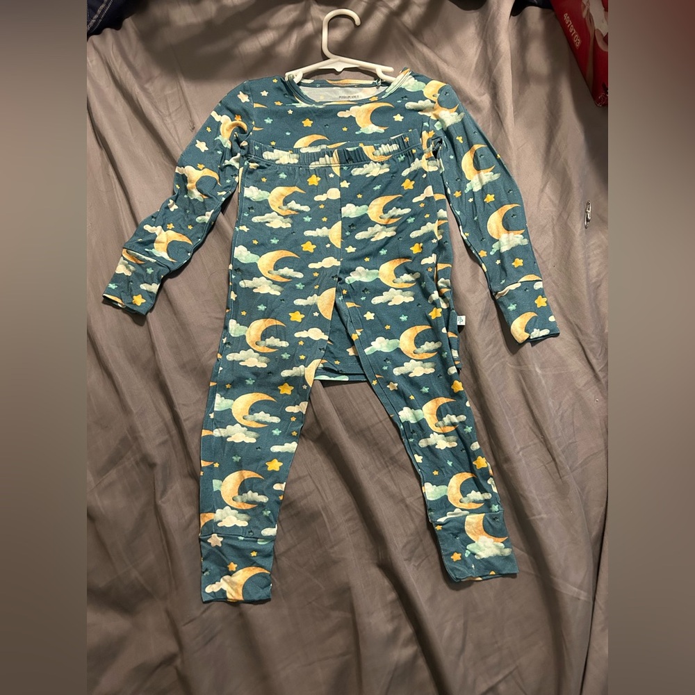 Posh Peanut Boys Moon and Stars Pajamas size 5T